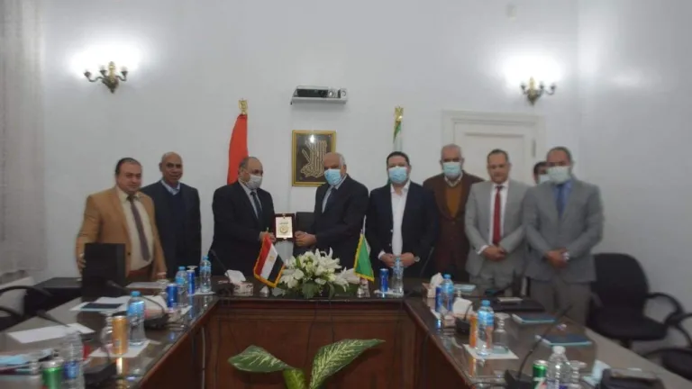لهذة الاسباب .. محافظ الجيزة يلتقى بأعضاء نقابة أطباء الجيزة
