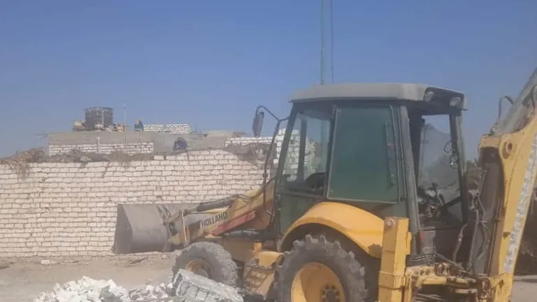 الرصد المكانى للمخالفين بالمرصاد .. الجيزة تزيل ١١ منشاة متعدية علي أملاك الدولة بالصف وأطفيح