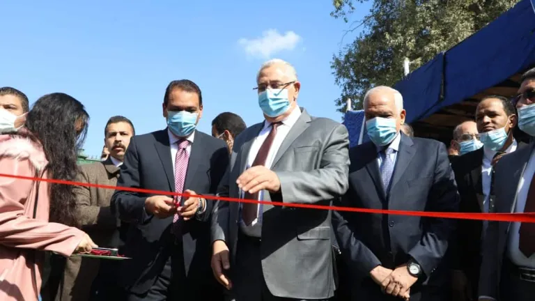 وزيرا الزراعة وشئون المجالس النيابية ومحافظ الجيزة يفتتحون معرض زهور الربيع في دورته ال٨٩