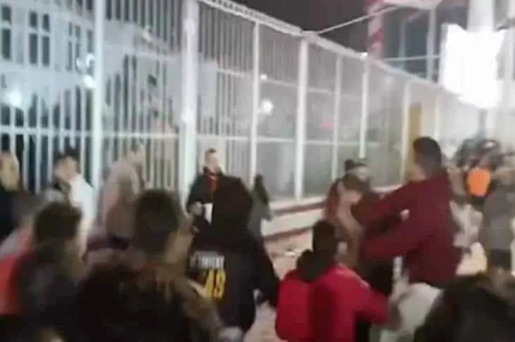 شاهد بالفيديو .. اشتباكات بالأيدي في خيمة انتخابات نادى الزمالك