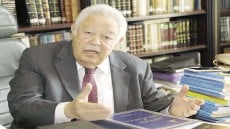 عاجل .. وفاة رجائى عطية نقيب المحامين أثناء تواجده بمحكمة جنايات الجيزة