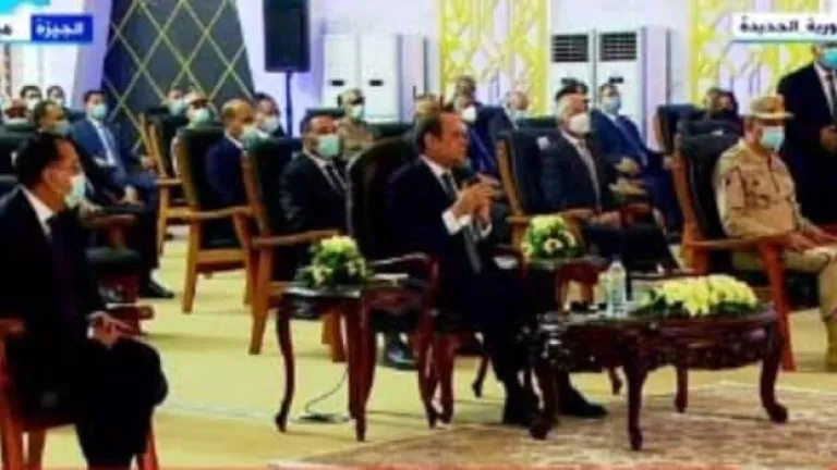 السيسي لوزير الاسكان: مش هنعمل مكان فيه جامع إلا وهيكون فيه كنيسة