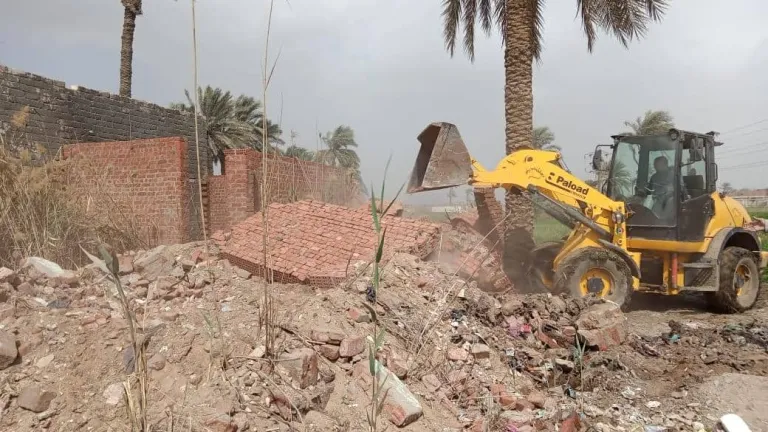 الجيزة: إزالة ٢٤ بناء مخالف وتعدي علي الأراضي الزراعية وأملاك الدولة بهذه المراكز .. منهم أبو النمرس