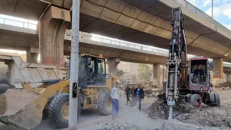 محافظة الجيزة تزيل أقدم تعدي علي خط التنظيم لفيلا بناصية شارع الهرم مع المريوطية