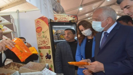 للتأكد من الالتزام بنسب التخفيضات .. محافظ الجيزة يفاجئ العارضين بمعرض أهلاً رمضان فى فيصل