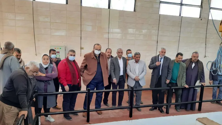 رئيس الشركة القابضة للمياه يتابع الموقف التنفيذى لمشروعات حياة كريمة