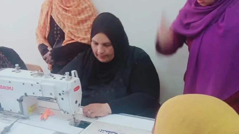 محافظ القاهرة: حريصون على تنفيذ مشروعات للمرأة المعيلة والأرامل والمطلقات وتدريبهن وتسويق منتجاتهن
