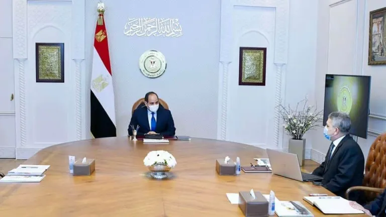 لمتابعة نشاط هيئة قناة السويس .. السيسى يجتمع بهؤلاء المسئولين