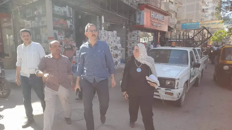 لرصد المخالفات وتحقيق الانضباط  .. رئيس مدينة الحوامدية يقود حملة اشغالات مكبره بهذه الشوارع
