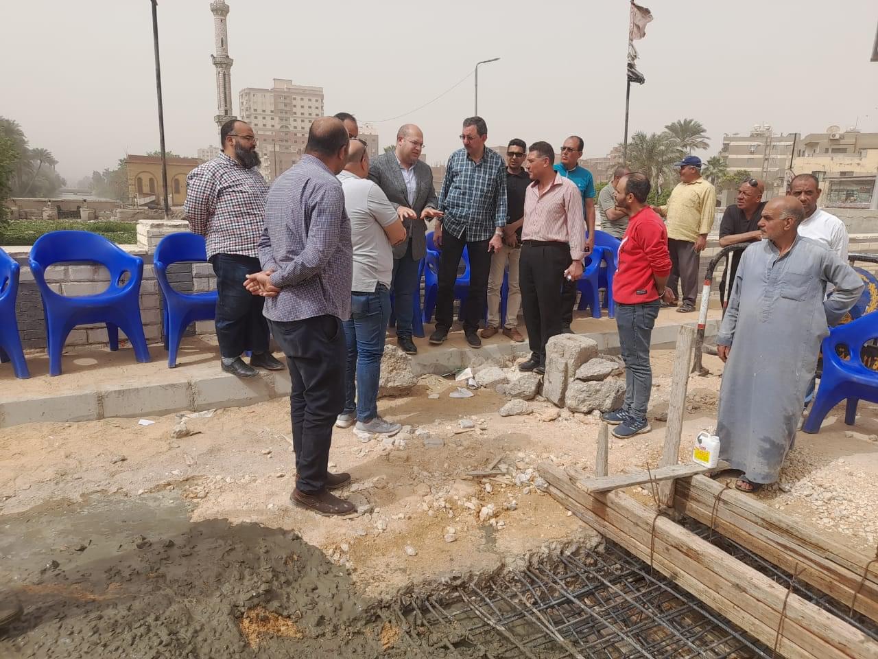 نائب محافظ الجيزة يُشرف على اصلاح هبوط كوبرى مزلقان منى الامير بالحوامدية .. يناقش وكيل وزارة الرى بشأنه الاخير يرد