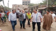 سيراً على الاقدام نائب محافظ الجيزة يتفقد قرى مركز البدرشين .. الاهالى تشيد به لم يزورنا مسئول منذ 60 عام .. تعرف على تفاصيل الجولة