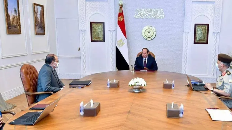 الرئيس السيسى يجتمع بهؤلاء القادة موجهاً بهذا الامر