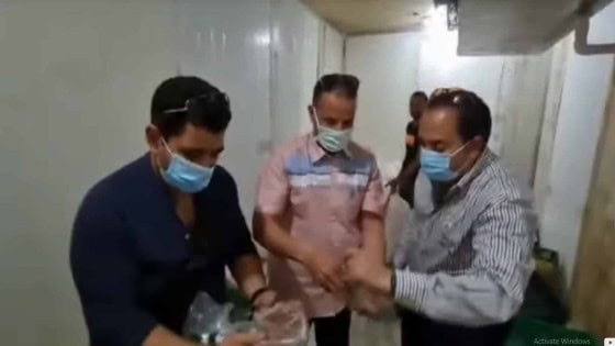 محافظة الجيزة .. ضبط واعدام ٣ طن لحوم ودواجن وكبدة غير صالحه للاستخدام الادمي بثلاجة توزيع علي المطاعم بالطالبية