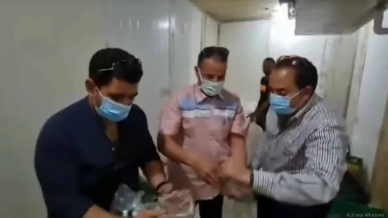 محافظة الجيزة .. ضبط واعدام ٣ طن لحوم ودواجن وكبدة غير صالحه للاستخدام الادمي بثلاجة توزيع علي المطاعم بالطالبية