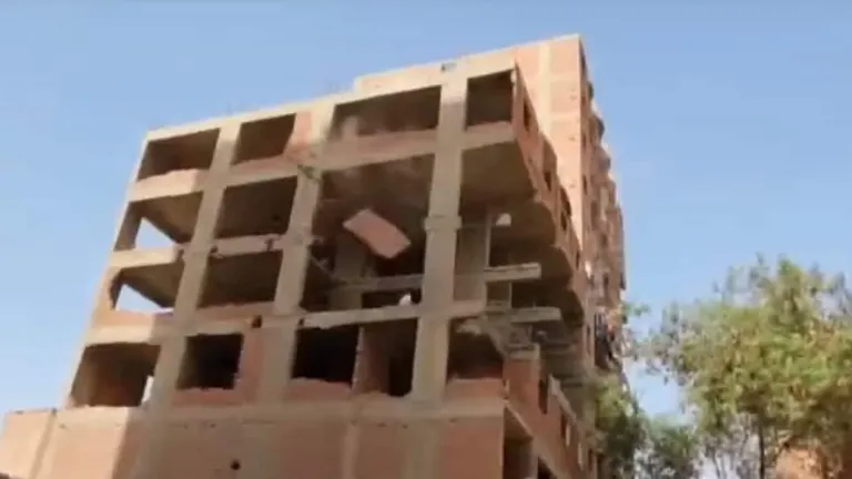 محافظة الجيزة: إزالة برج مخالف تحت الإنشاء وروف وأدوار مخالفه بعقارات بالطالبية