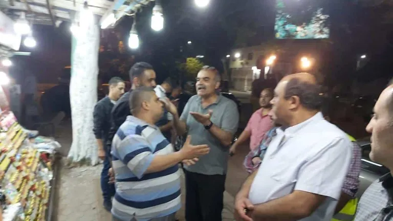 تحت غطاء امنى .. رئيس حى الدقى يقود حملة مكبرة لازالة الاشغالات