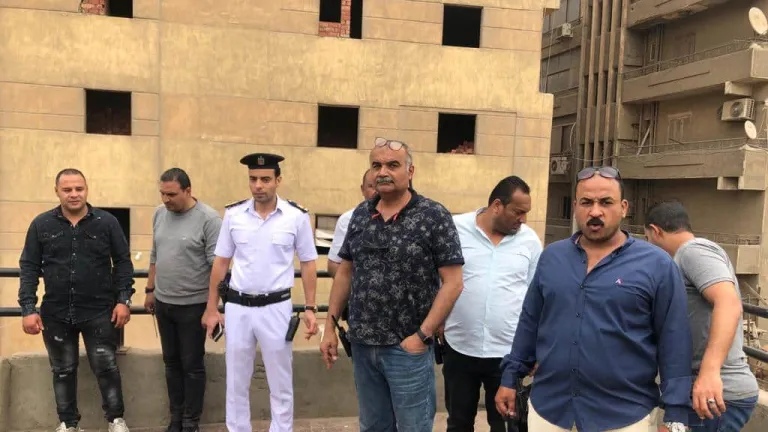 بعد رفع الاشغالات من كوبرى ناهية .. هذا ما فعله رئيس حى الدقى لمنع ارتداد الباعة الجائلين مرة اخرى