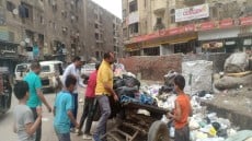 لهذه الاسباب .. كر وفر بين رجال محافظة الجيزة واصحاب العربات الكارو والتروسيكلات بهذه الاماكن ابرازهم الحوامدية