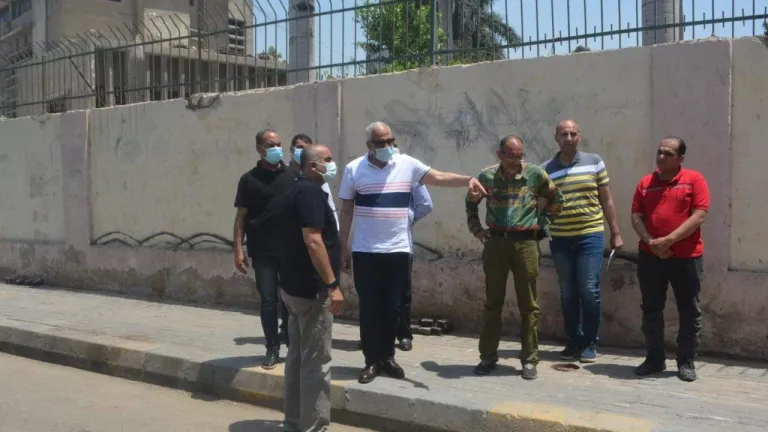 خلال جولته بشارع التحرير .. محافظ الجيزة يعاين هذه الاماكن مشدداً انه لن يسمح بأى تقصير