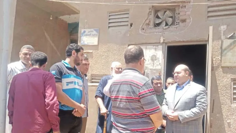 حدث فى الطرفاية .. نائب محافظ الجيزة يتابع ميدانيا مشكلة تسريب المياه أسفل محول الكهرباء .. يُصدر هذه التعليمات الفورية