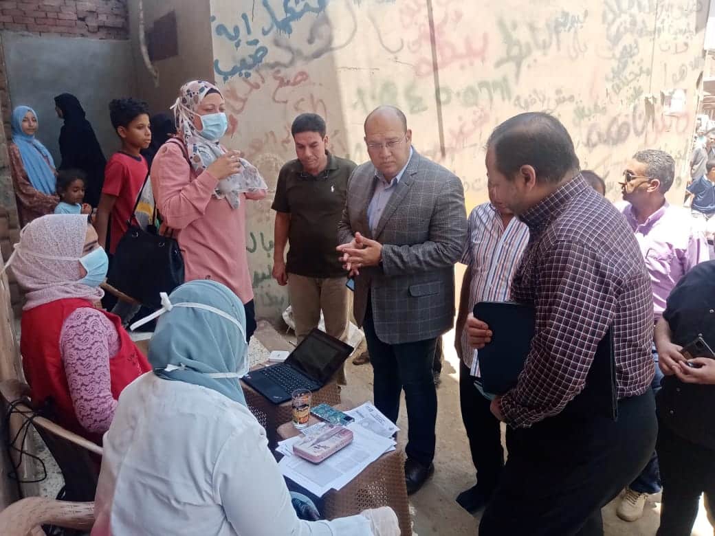 حدث فى الطرفاية .. نائب محافظ الجيزة يتابع ميدانيا مشكلة تسريب المياه أسفل محول الكهرباء .. يُصدر هذه التعليمات الفورية