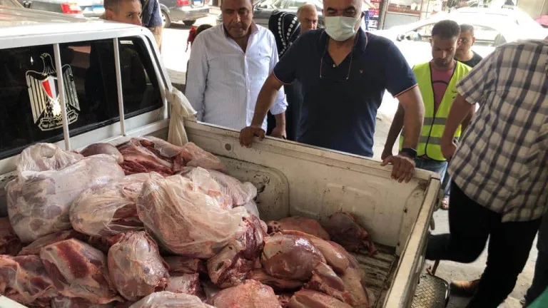 ضبط 800 كيلو لحوم غير صالحة للاستهلاك الادمى بحى الدقى