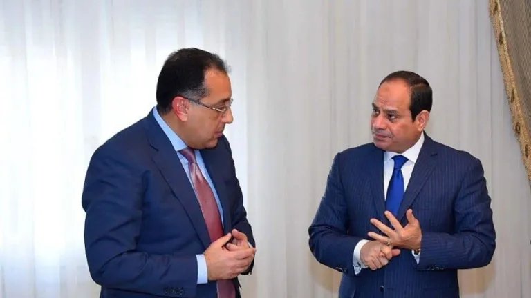 السيسى نشعر بالناس .. موجهاً حديثه لرئيس الوزراء كام مرة نأجل ارتفاع اسعار الكهرباء .. الاخير يرد