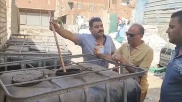 غلق وتشميع منشأة تعيد تعبئة السيلر .. ضُبط بحوزته ١١٠ لتر منتهي الصلاحية بالطالبية