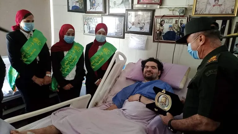 طلاب جامعة القاهرة يزورون مصابي العمليات الحربية عرفانا بوطنيتهم وبطولاتهم