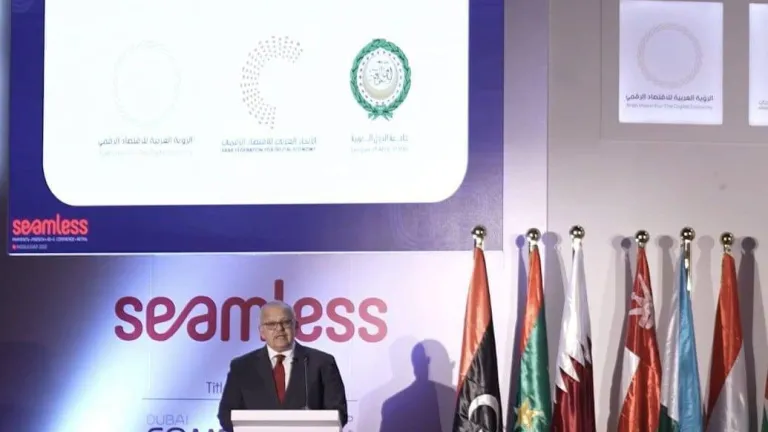 رئيس جامعة القاهرة يشارك في مؤتمر الاقتصاد الرقمي بدبي