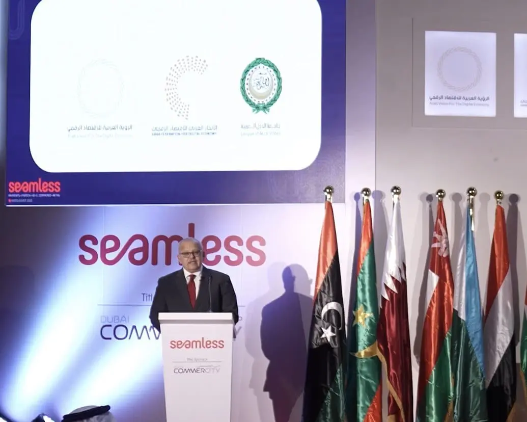 رئيس جامعة القاهرة يشارك في مؤتمر الاقتصاد الرقمي بدبي