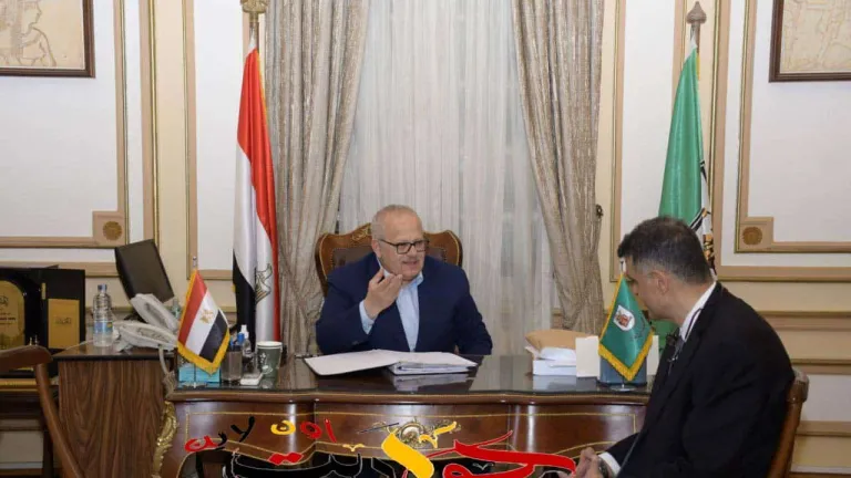 تكليفات هامة من رئيس جامعة القاهرة لعميد معهد الاورام الجديد .. تعرف عليها