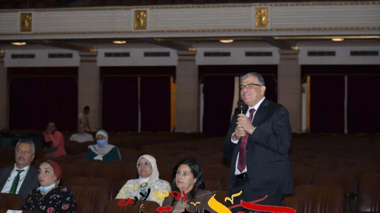 العمداء الجدد يؤدون القسم امام رئيس جامعة القاهرة