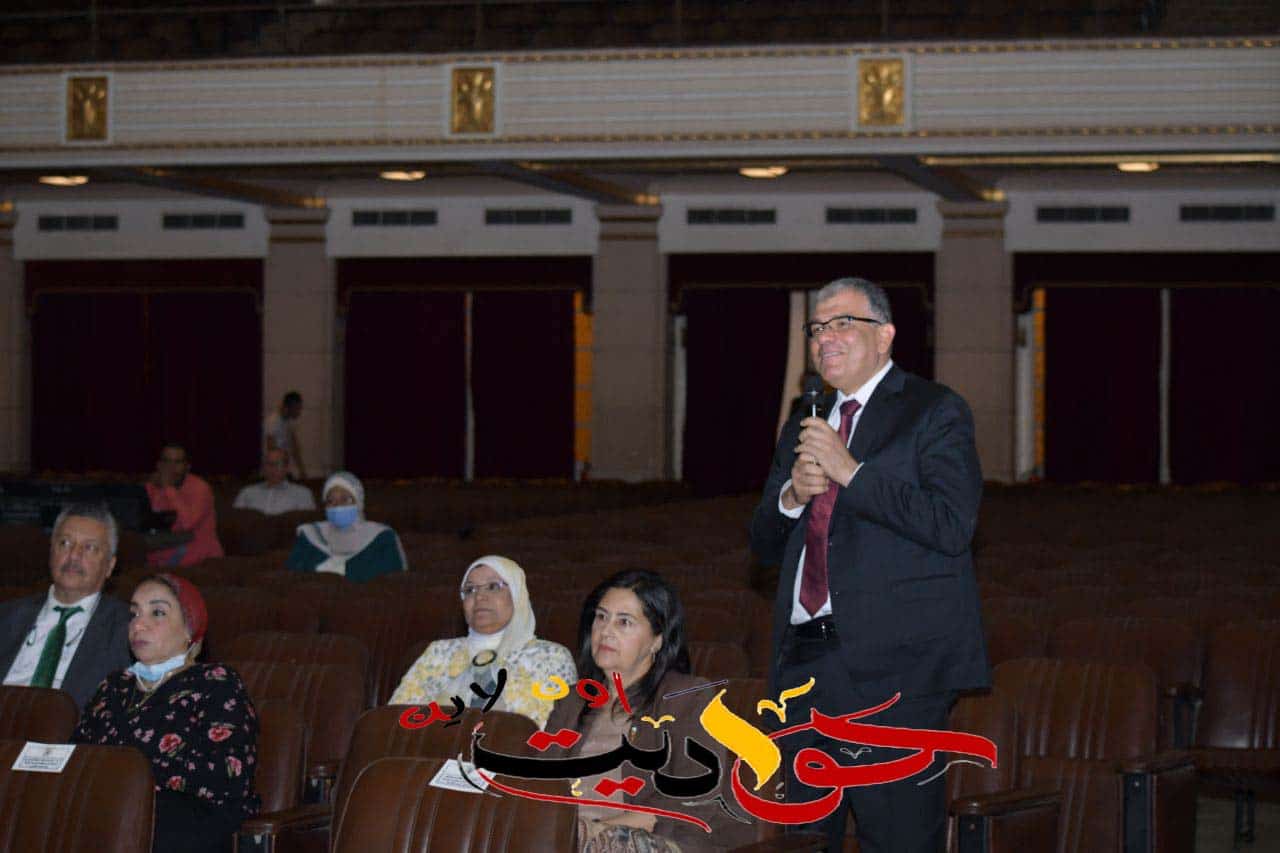 العمداء الجدد يؤدون القسم امام رئيس جامعة القاهرة