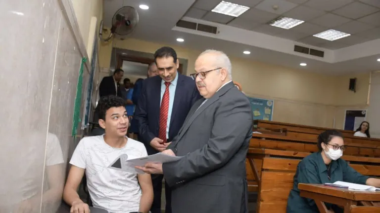 الخشت يتفقد لجان الامتحانات .. يتابع تنفيذ قرارات مجلس الجامعة ويشدد على هذا الامر