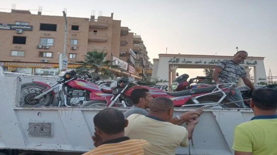 بسبب هذا الامر التحفظ على تروسيكلات .. إزالة موقف موتوسيكلات عشوائي .. غلق وتشميع عدد من المحلات .. إيقاف حالات تحويل وحدات سكنية لمحلات بحدائق الاهرام