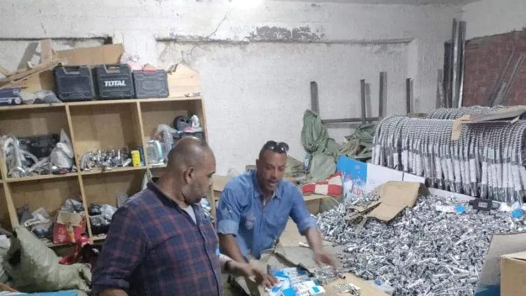 الغش التجارى فى الجيزة .. ضبط مصنع ادوات صحية تحت بير السلم يضع اسماء مركات عالمية على منتجاتة