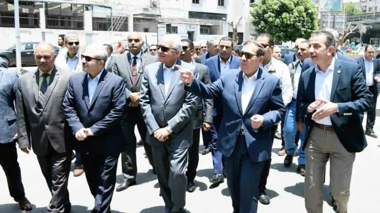 وزير البترول ومحافظ الجيزة يفتتحان محطه الوقود المتكاملة التعاون للبترول كارجاس بالدقي