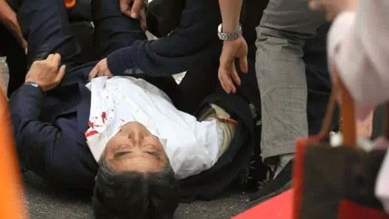 يلقى نفس مصير جده .. اغتيال شينزو آبي رئيس الوزراء الياباني .. ننشر صور المتهم باغتياله