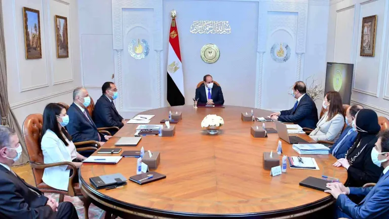 الرئيس السيسي يجتمع بالمجموعة الوزارية الاقتصادية لمناقشة هذه الامور