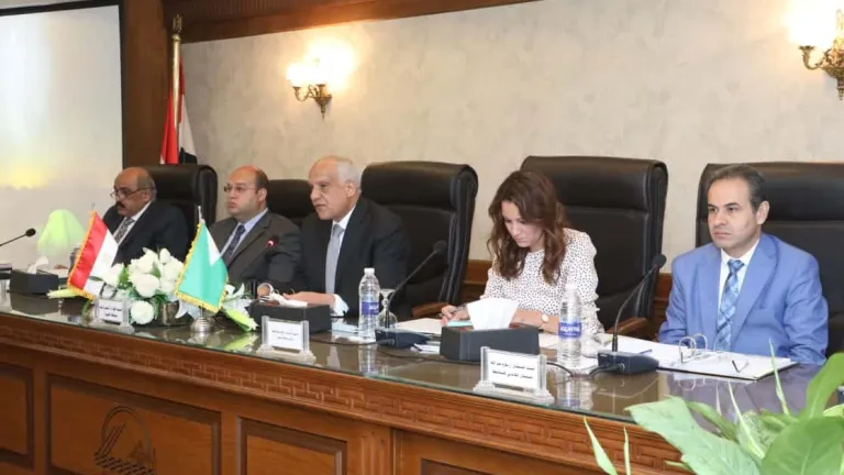 راشد: الدولة حريصة على دعم شبكة الطرق والمحاور المرورية بالمحافظة .. يُكلف أجهزة المرافق بهذا الامر