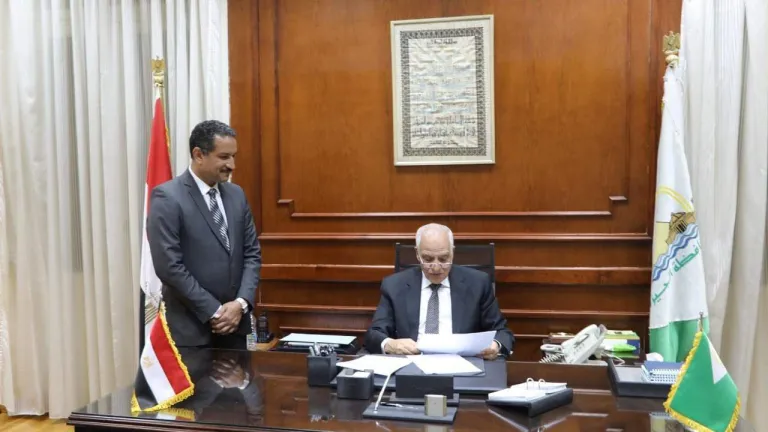 محافظ الجيزة يهنئ أوائل الدبلومات الفنية من أبناء المحافظة