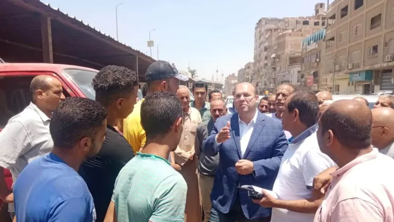 الشهابى فى البدرشين لمتابعة تطبيق التعريفة الجديدة بمواقف السرفيس .. يشدد على مسئولى المدينة فى هذا الشأن