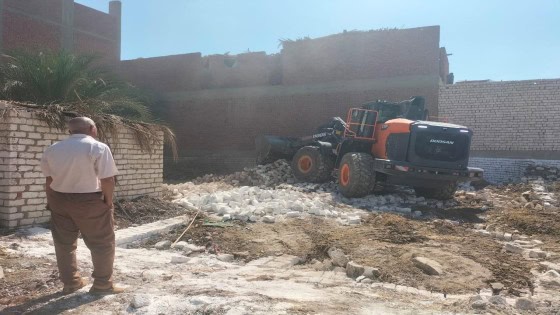 محافظة الجيزة إزالة ٢٩ حاله بناء مخالف وتعدي علي الأراضي الزراعية بهذه المراكز والأحياء