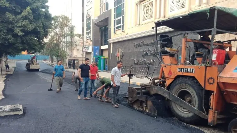 محافظة الجيزة : رصف وتطوير شوارع بورسعيد وعبد المنعم اسماعيل وعلوبه وامون والغاز بالبدرشين وشمال والعمرانية والوراق