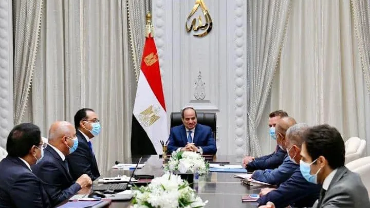 السيسى يلتقى برئيس مجلس إدارة شركة سكك حديد ألمانيا .. يوجه بالتركيز على الجانب التأهيلي للكوادر البشرية الفنية