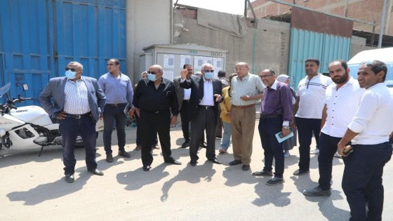 جولة مفاجئة لمحافظ الجيزة بهذا المركز .. يغلق مطعم لإلقائه المخلفات بالطريق العام ويشدد على رؤساء القرى