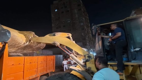 رئيس الحى يشرف على إزالة سويقة الدقى العشوائية .. محافظة الجيزة يشدد على هذا الامر