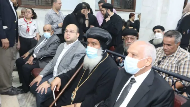 محافظ الجيزة يشهد قداس ضحايا كنيسة أبو سيفين بامبابة