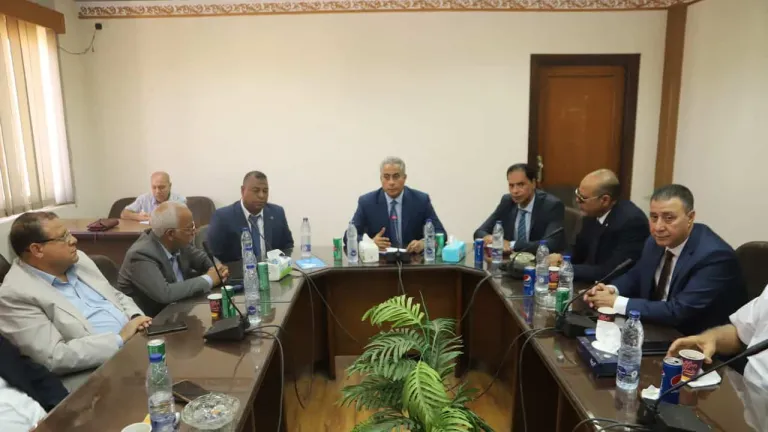 وزير القوى العاملة يشارك فى إجتماع مجلس إدارة اتحاد العمال .. يدعو  لسرعة اختيار قائم بعمل رئيس الإتحاد لاستمرار عجلة العمل